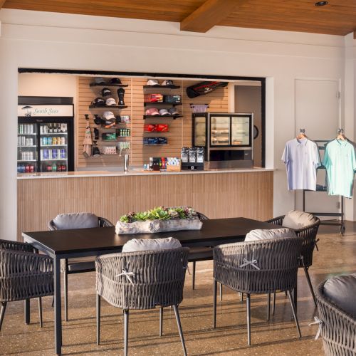 Resort market and caf&eacute; area at South Seas
