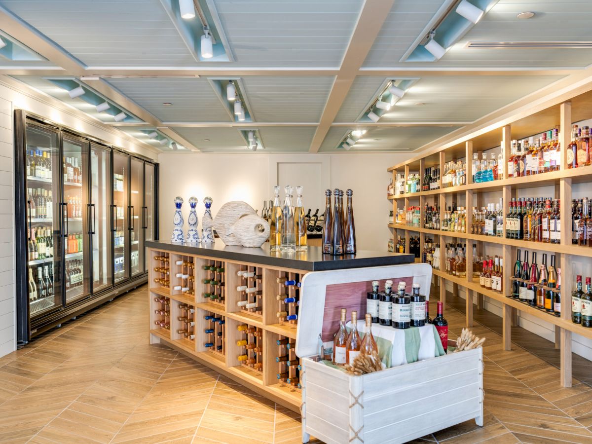 Shelves full of snacks, wine, and gifts