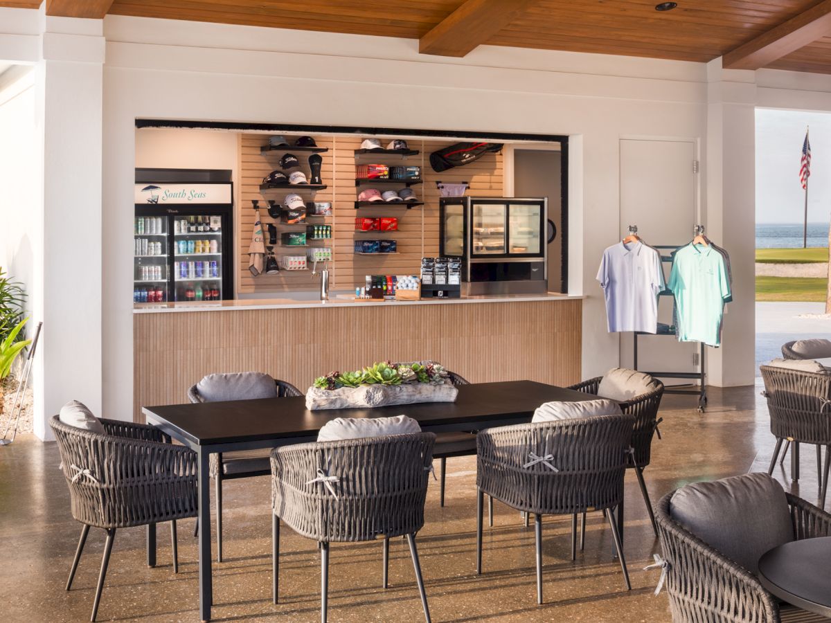 Resort market and caf&eacute; area at South Seas