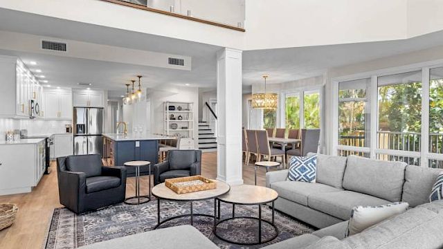 Homes of Distinction