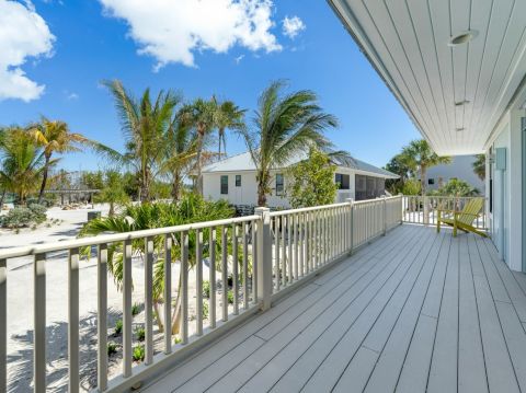 Beach House 32