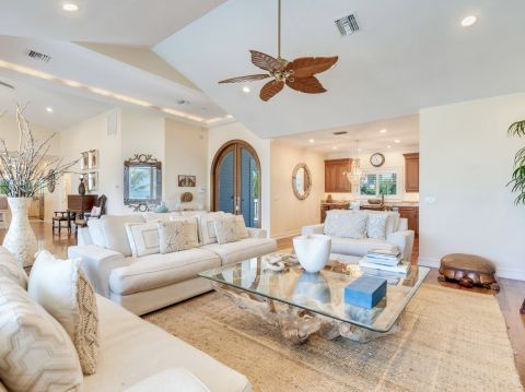 Beach House 957